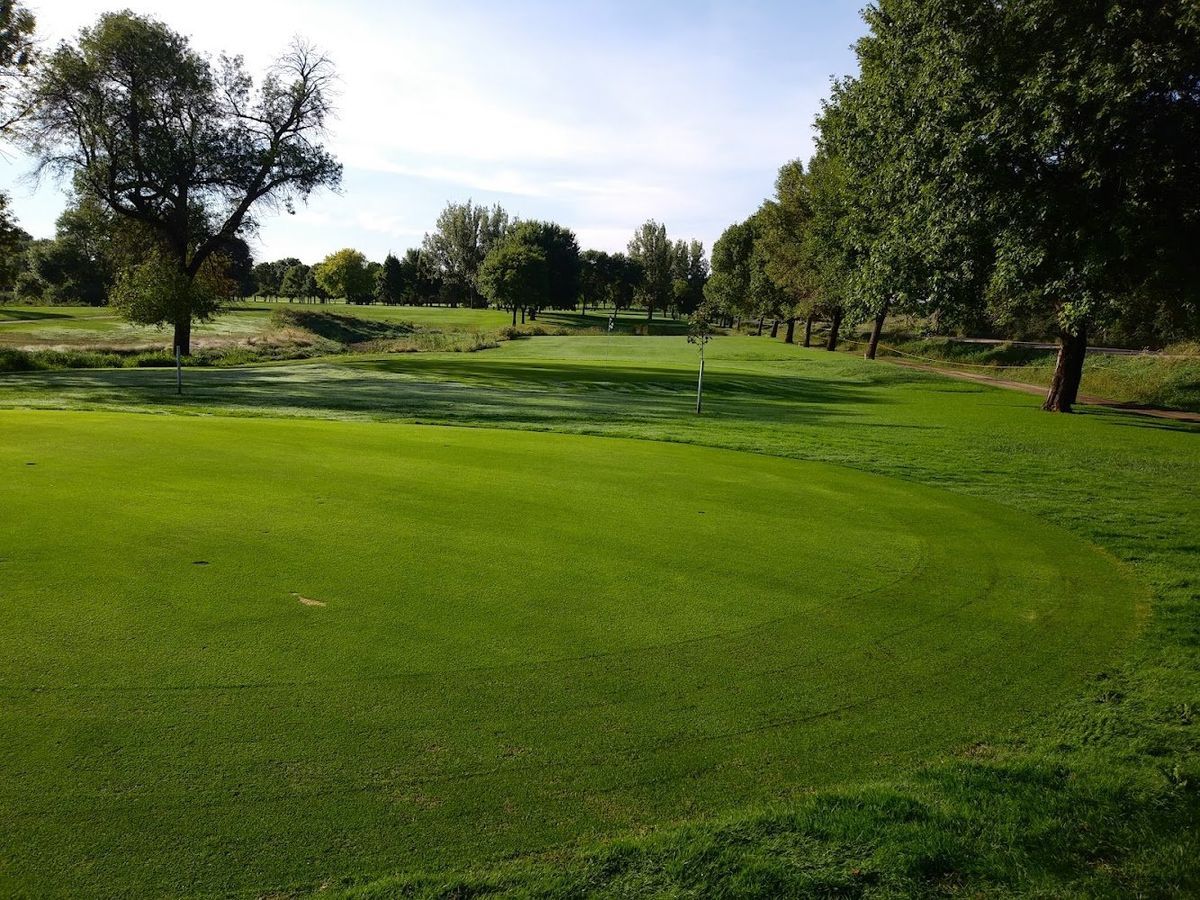 Fisher Grove Country Club golf course