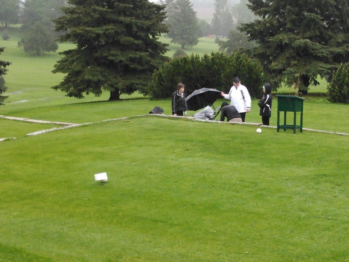 Lone Pine Country Club golf course