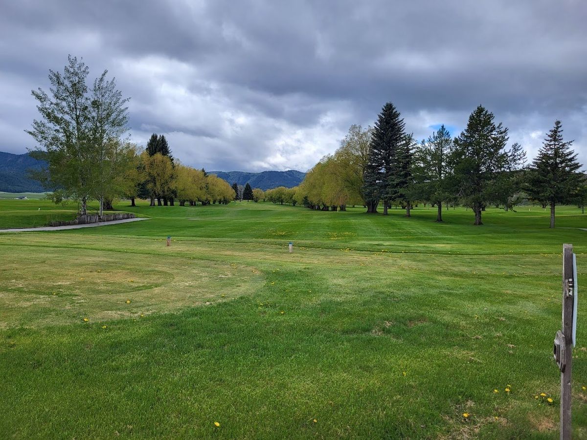 Oregon Trail Country Club golf course