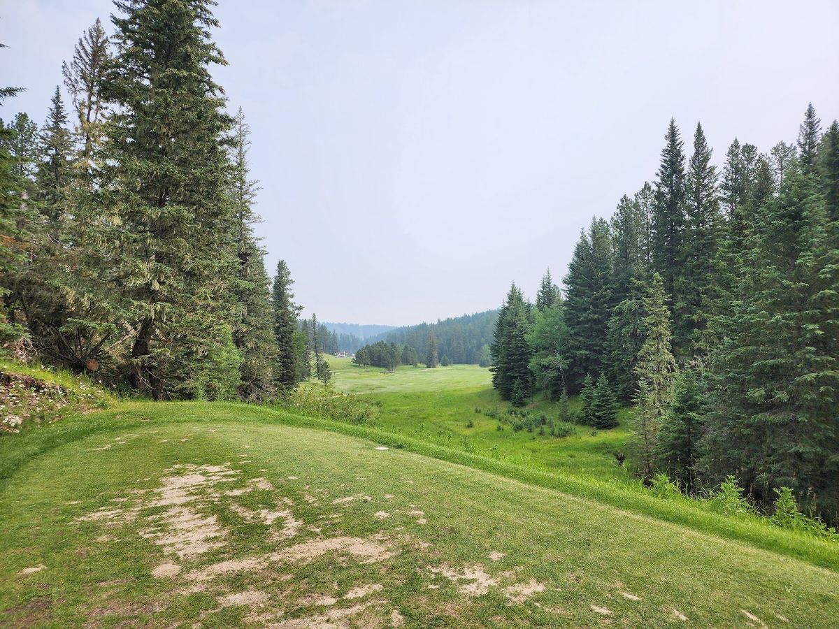 Tomahawk Lake Country Club golf course