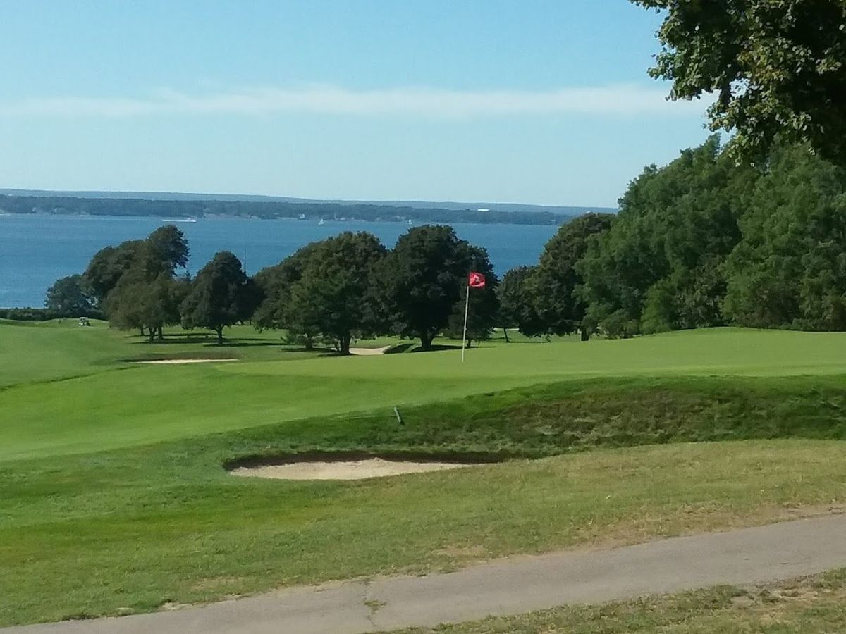 Wanumetonomy Golf & Country Club golf course